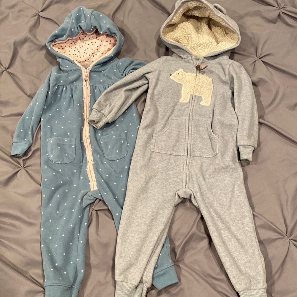 Cute winter set! Hugh quality and in great shape. Fleece and so soft. 18m